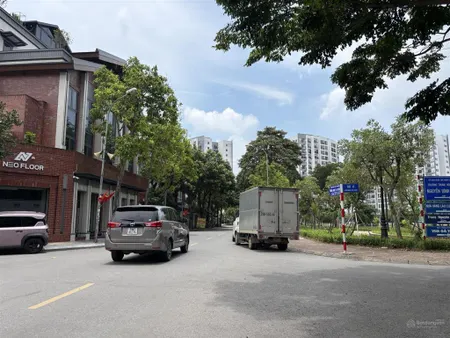 Bán căn nhà vườn 4 tầng khu phân lô phố chu huy mân kđt sài đồng đường xá rộng rãi rất đáng sống