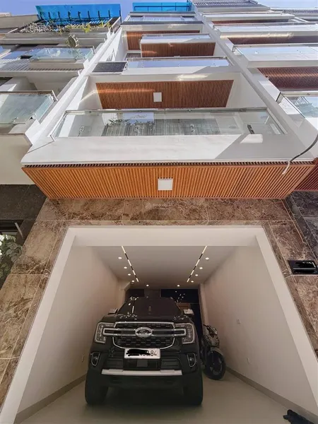 Nhà giáp phú nhuận đinh tiên hoàng,p. 1 bình thạnh. 4 lầu đỗ xe trong nhà giá 6tỷ090triệu
