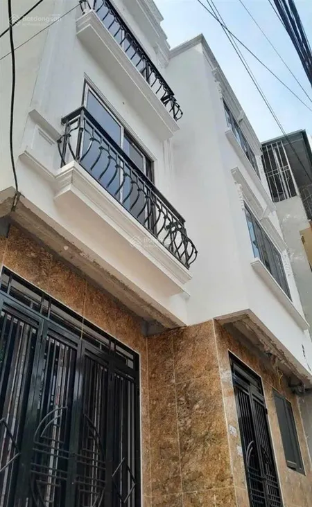 Nhà đẹp 38m2. ô tô đỗ cửa, full nội thất. xây mới 3 tầng, gần trạm bơm yên nghĩa. giá 5 tỷ