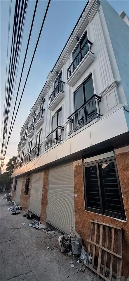 Nhà đẹp ở ngay ôtô đỗ cửa dt 41m2. giá 4tỷ180tr song phương sơn đồng gần đại lộ