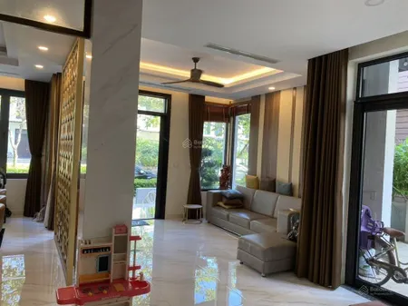 Cần bán biệt thự lucasta villa giá 25,5 tỷ full nội thất cao cấp. dt 175m2. trục đường lớn