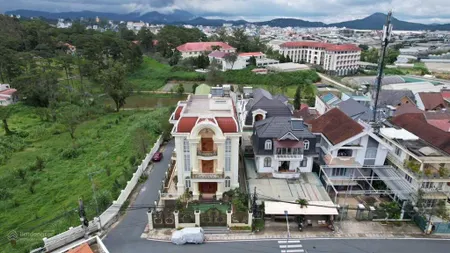 Bán villa hai mặt tiền khu đồi trà trung tâm đà lạt