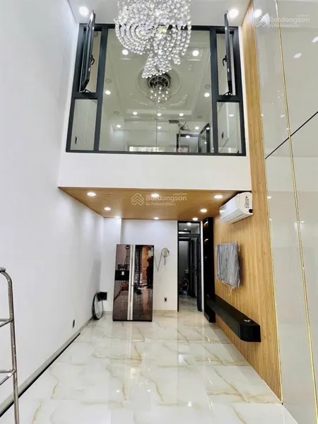 Bán nhà quận 3 đường cách mạng tháng 8 5 tầng mới đẹp ở luôn, có thang máy, giá chỉ 8,99 tỷ.
