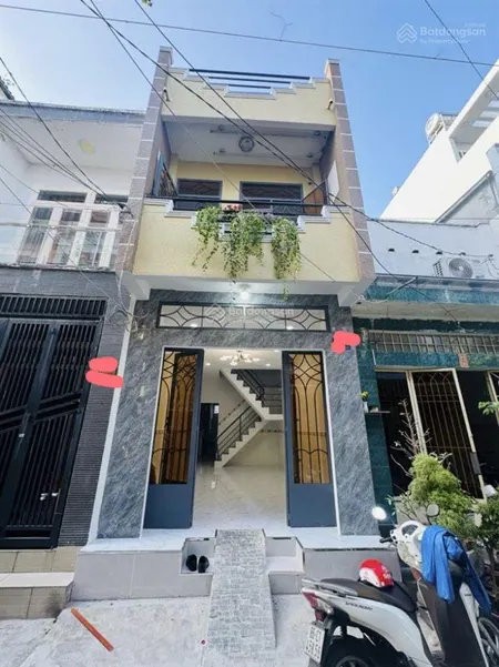 Nhà đẹp siêu rẻ q6, 64m2, 2 tầng, hẻm xe hơi, gần phố ẩm thực q6, giá chỉ 6,1tỷ