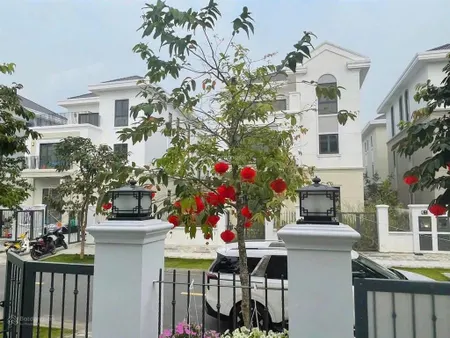 Biệt thự đơn lập view sông đẹp nhất phân khu the suite. giá 15.6 tỷ. ngọc dung 0931 556 ***