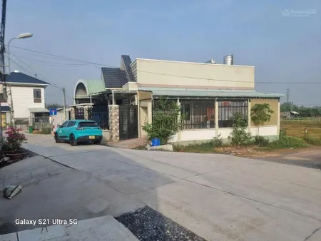 Chủ gởi bán nhà góc 2mt xã tân an hội (12x18m) giá 2tỷ8. nhà đang cho thuê 5tr 0909 362 *** xem