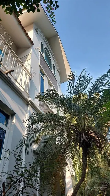 Bán bt hoàng quốc việt cầu giấy, 210m2 x 4t mt12m giá 54 tỷ, ô tô, full thổ cư, giá trị tiềm năng