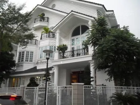 Cần bán biệt thự 3mt đường nguyễn oanh, p17, gv dt 13x22m, trệt 2 lầu, giá 33 tỷ thương lượng