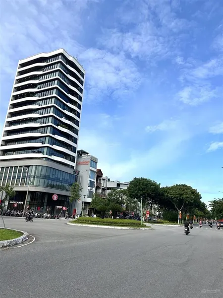 Bán lô đất cực rẻ mt đường 30 tháng 4. phù hợp đầu tư dt 144m2 giá 17 tỷ