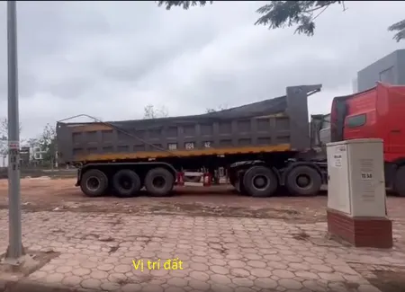 Cần bán mảnh đất hướng Nam, vuông vắn, đẹp, vị trí tốt dễ kinh doanh, làm nhà ở.