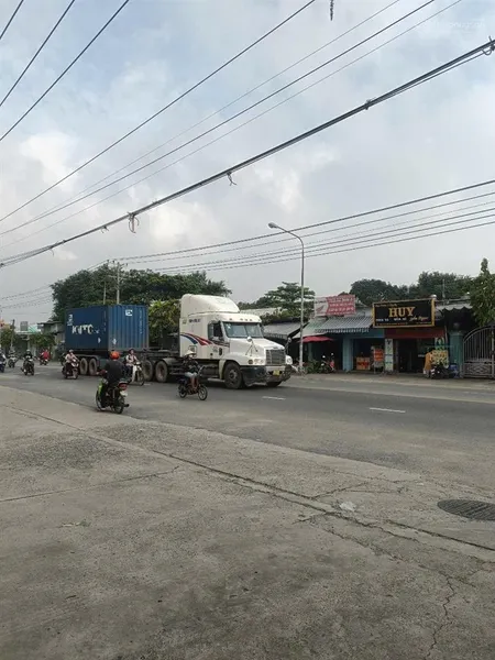 Xưởng mặt tiền dt 743b , dt 2532m2 ngang 21m giá 26tr/m2