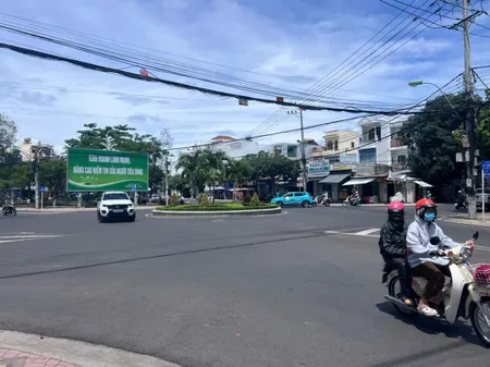 Bán đất tặng nhà cấp 4 mặt tiền Nguyễn Lộ Trạch, P.Nam Nha Trang (Vĩnh Nguyên) Giá 9,1 tỷ