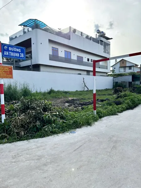Đất An Thạnh 38-TP.Thuận An đường oto ngang 39m dt gần 3000m2 phù hợp xây biệt thự nhà vườn,xây trọ...giá êm