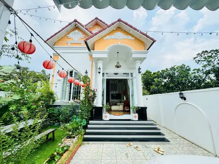 CẦN BÁN gấp NGÔI NHÀ - mái thái nghĩ dưỡng hiện đại - view như đà lạt .
