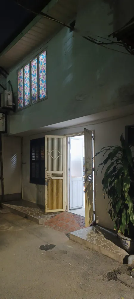 Cho thuê nhà Nguyên Căn ngõ 4 Phương Mai, 20m2 x 2 tầng - 1pnkk  7,5 triệu/tháng.