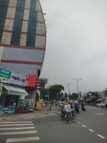 Nhà kinh doanh mặt tiền