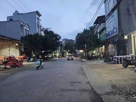 Bán nhà 3 tầng cạnh chung cư V-city. Diện tích đất 70m. Mặt đường nguyễn cao hoà đình. Phường võ cường bắc ninh