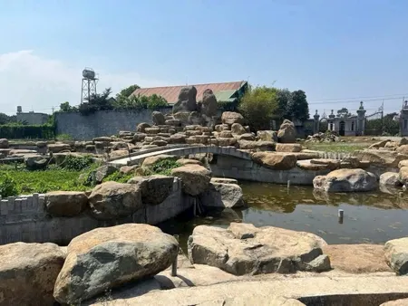 Khu Nghĩ Dưỡng Sân vườn 23000m2. có 100gốc Sầu Riêng mặt Đường Hương lộ 15