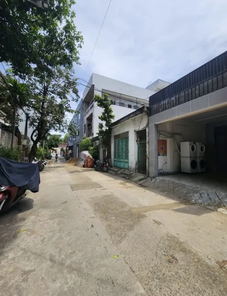 🔥 KIỆT Ô TÔ LẠC LONG QUÂN – CĂN DUY NHẤT 🔥
📐 110m² đất | Đường 6m ô tô tránh | Chỉ 10m ra MT lớn
👉 Vị trí cực hiếm: ngay cạnh ký túc xá CĐKH, SV đông đúc, kinh doanh đa ngành nghề.
👉 Đường kiệt thông thẳng rộng, ô tô ra vào thoải mái.