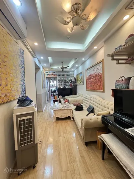 Bán căn hộ tòa ct12 mặt phố nguyễn xiển, 55m2, 3.3 tỷ, 2 pn, 2vs, sổ đỏ, full nội thất.