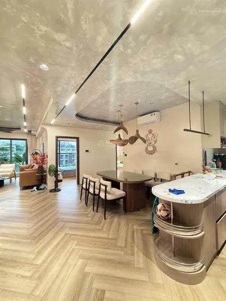 Nhà đẹp brilliant 112m2 full nt xịn sò, tầng trung, view hồ bơi. 0933 532 ***