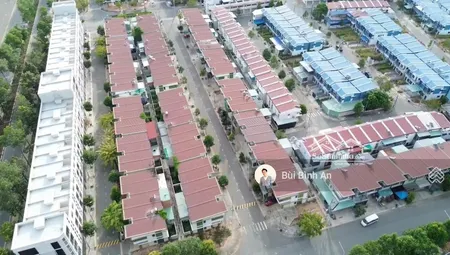 Bán Shophouse 2 Tầng, 120m2 Trục đường D4s đẹp Nhất Tại Oasis City, Sổ Hồng Sẵn, Giá Chỉ 2.3 Tỷ