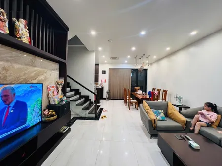 Biệt Thự Liền Kề Giá Rẻ, Vị Trí đẹp , Hoàn Thiện Tâm Huyết . Gần Công Viên, Trường Học