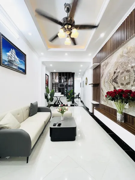 Siêu Phẩm 5 Tầng- Thang Máy- 4pn Khép Kín- Ngay Cạnh Hồ điều Hoà, Tiện ích Lõi Của Quận