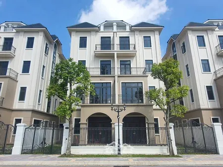 Không Gian Sống đẳng Cấp Bên Vịnh Biển Chỉ 1 Căn Duy Nhất. Nhìn Trực Diện Hồ Bơi-vườn Hoa