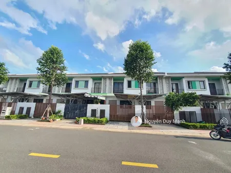 Hàng Ngộp Bán Nhà Suncasa Central 2tầng/100m2 Sổ Hồng Sẵn Bị Trí đẹp Giá 2tỷ820 Full