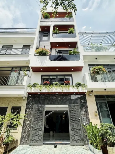 Nhà Phố Cao Cấp Hẻm Thông 12m -ngã Tư Ga.dt. 5m X 12m - 1 Lửng 3 Lầu Full Nội Thất. Gần Nguyễn Oanh