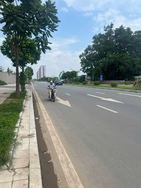 Chính Chủ Cần Bán Mảnh đất Bát Khối - ô Tô Vào đất - Cách Aeon 300m- Giá Nhỉnh 8 Tỷ
