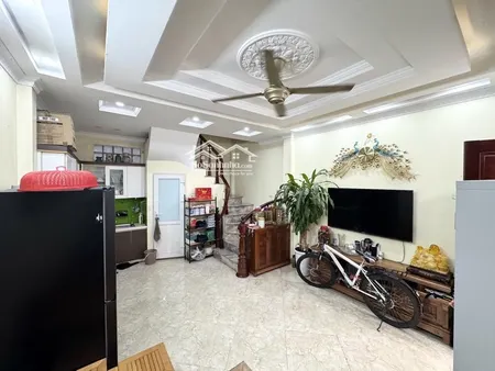 Bán Nhà Ngõ Hòa Bình 7, Diện Tích 35m2 X 5 Tầng, ô Tô đỗ Cổng, Thoáng, Sáng Giá 7,9 Tỷ
