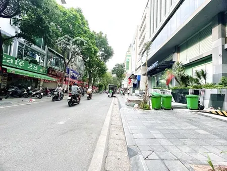 Vị Trí Sát Công Viên Thống Nhất - Nhìn View Ra Hồ - Thiết Kế Lệch Tầng - Nhà Hiện để Không - C