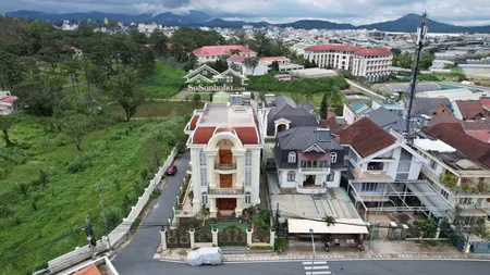 Bán Villa Hai Mặt Tiền Khu đồi Trà Trung Tâm đà Lạt