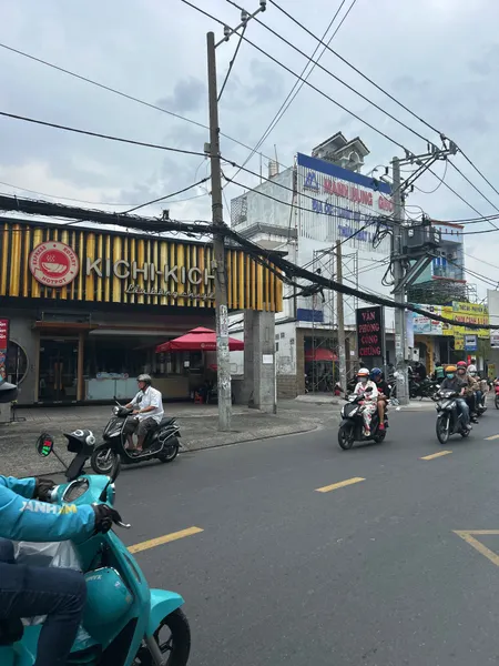 NGAY CỔNG KHU CÔNG NGHIỆP TÂN BÌNH GẦN SÂN BAY, ÔTÔ ĐẬU CỬA VÀO NHÀ MỚI ĐẸP Ở NGAY 75M2, 3 TẦNG 3PN 4WC, TẶNG NỘI THẤT XỊN PHƯỜNG 15 TÂN BÌNH