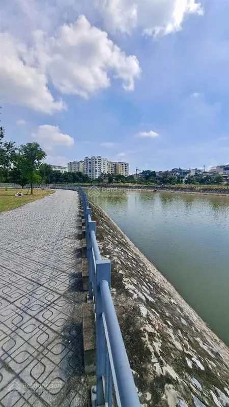 Bán gấp đất việt hưng, view hồ, kinh doanh, vỉa hè ô tô tránh, giá đầu tư