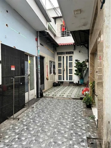 Bán đất tặng nhà cấp 4 đường nguyễn duy cung dt 4 x 18m dtcn 69,9m2