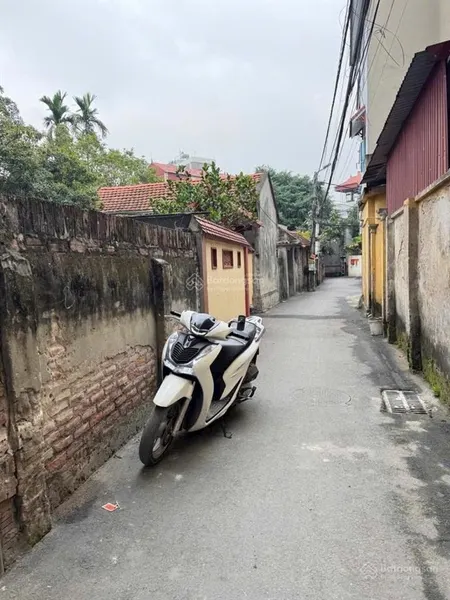 Trung tâm thị trấn trạm trôi 36m giá chào 3x tỷ ngõ thông ô tô 7 chỗ đỗ cửa tiện ích bạt ngà