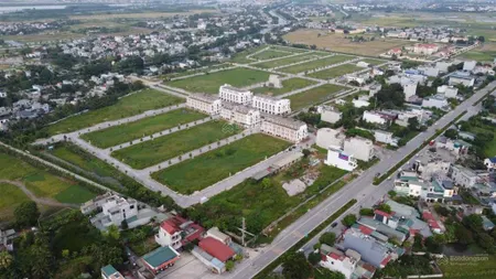 Cần tiền bán nhanh lô đất mb04 quảng phú, cam kết giá rẻ nhất mb.