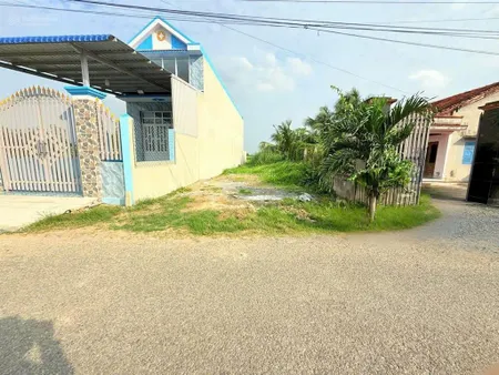Cần bán đất xã long sơn,cần đước, long an. 750tr/175m2, full thổ cư, shr, cách đt830b khoảng 200m