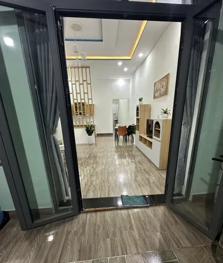 Nhà mới keng,110m2, 2PN,sân oto, đường Y Moan Ênuol,  Bán 2tỷ980tr thương lượng