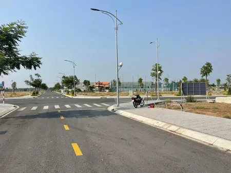 BÁN LÔ GÓC 100M2 (5X20) MẶT TIỀN ĐƯỜNG LỚN 45M NGAY TRUNG TÂM THÀNH PHỐ THỦ ĐỨC - GIÁ 35 TRIỆU/M2 - SỔ HỒNG SẴN