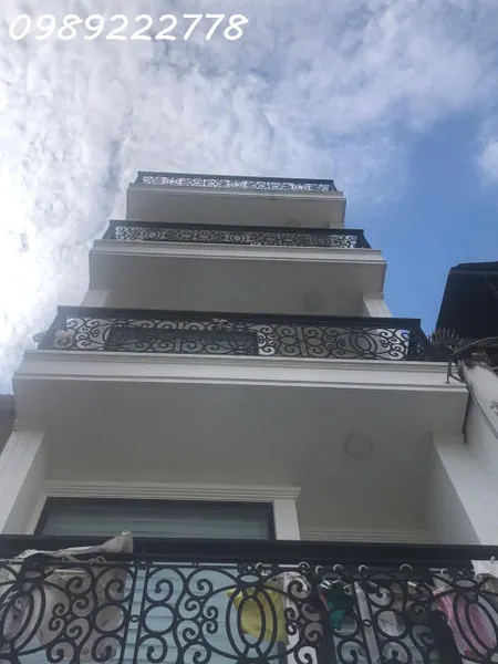 Cho thuê nguyên căn mặt tiền Trường Sa - 3.5X14M -  5 tầng mới 100% -  Giá 35tr 
+ Phù hợp làm vp cty 
+ Tiện Spa 
+ kd trà sữa ....