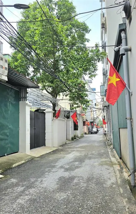 Bán đất 45,5m² giang biên việt hưng, đường nhựa 5m, ô tô vào nhà, giá 8.25 tỷ