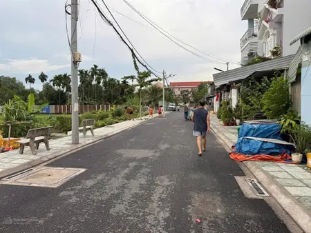Chủ gửi đất đẹp ngay ub phường thạnh xuân tx24 , đường thông 8m mới thảm nhựa, có vỉa hè