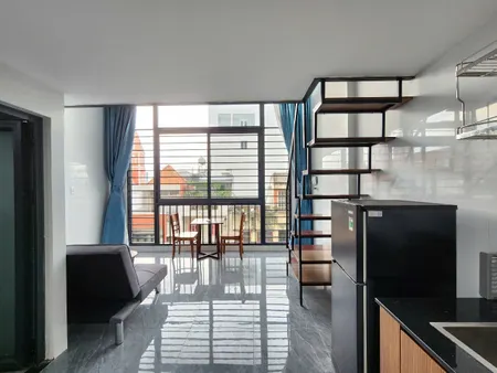 Duplex cửa sổ lớn full nội thất