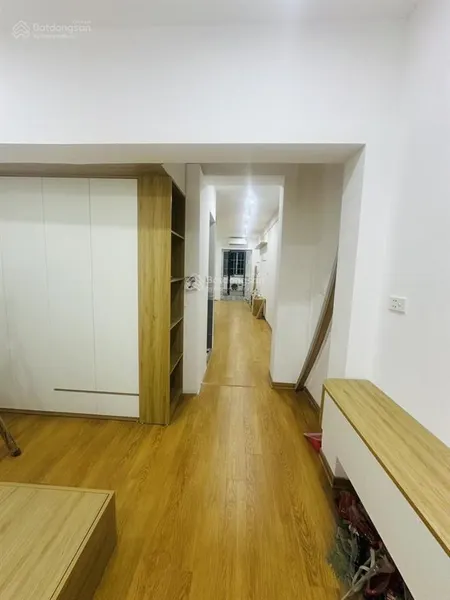 Tôi cần bán nhà tt trần quốc hoàn, 3 ngủ, bếp riêng rộng thoáng, tiện ích xung quanh ngập tràn