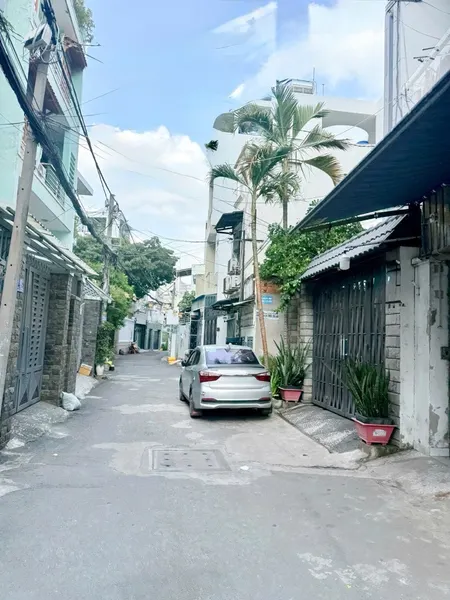 Nhà Lê Trọng Tấn 65m², 4,6x14m, 3 tầng, giá 5.6 tỷ, Tân Phú