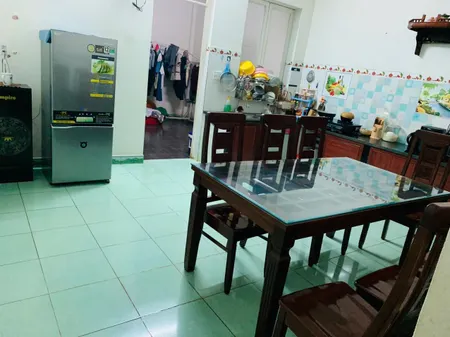 Nhà 2 mặt tiền dt 140m2 thổ cư 70m2